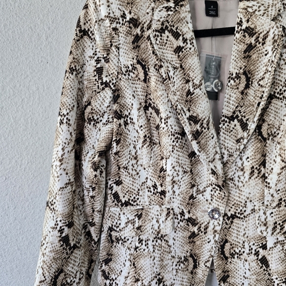 $148 WHBM Sbake Print Jacket Women Sz 4 One Button Padded Long Sleeve New - Picture 7 of 14
